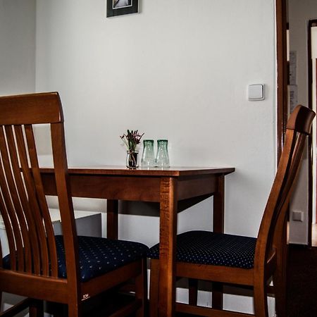 Restaurace A Penzion Garnet Olomouc Bagian luar foto