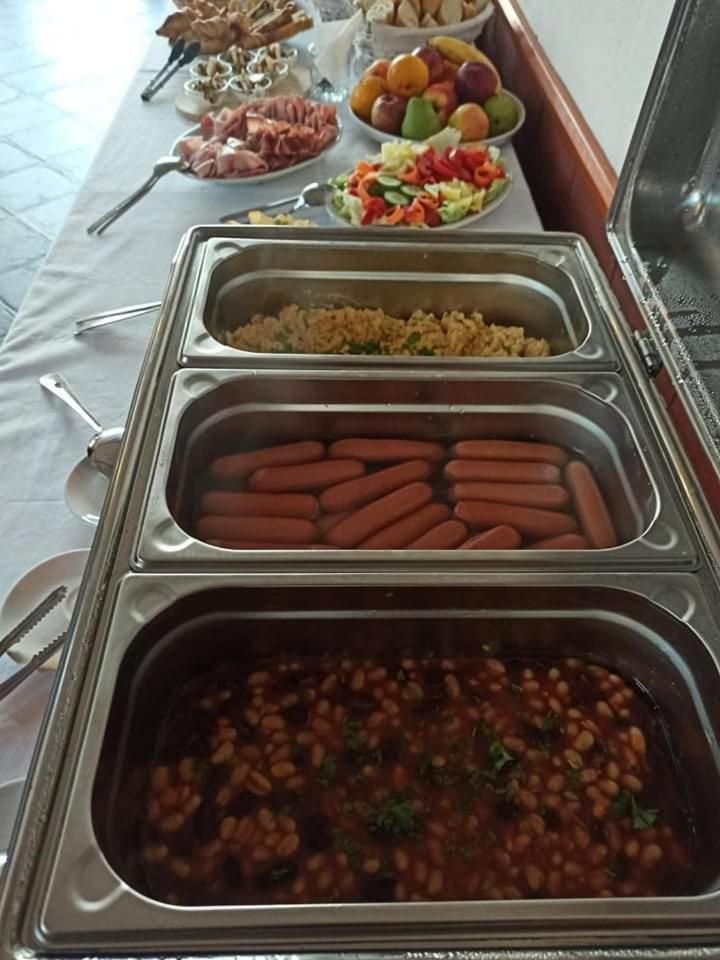Restaurace A Penzion Garnet Olomouc Bagian luar foto