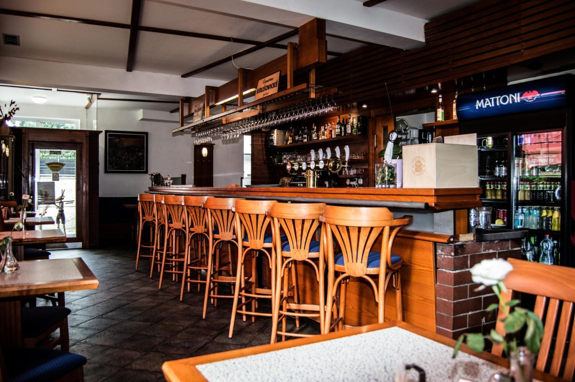 Restaurace A Penzion Garnet Olomouc Bagian luar foto